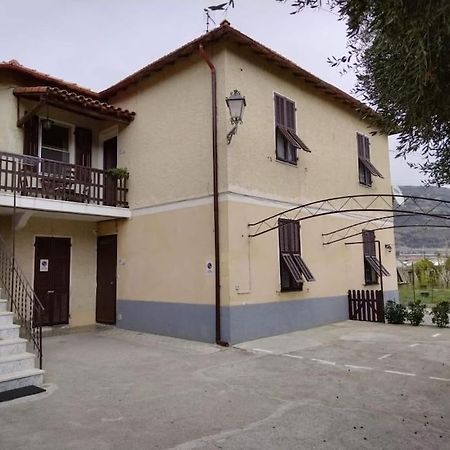 Casa Noemi, A Pochi Passi Dalle Spiagge E Dal Centro Di Arma Di Taggia. Exterior foto